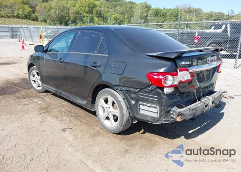 2013 Toyota Corolla S z USA, uszkodzony, nr VIN 2T1BU4EE4DC106858